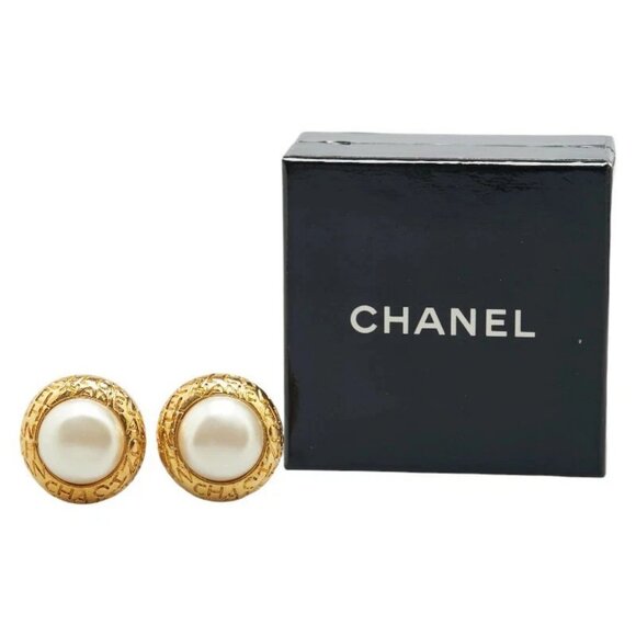 CHANEL CC Logos Pearl Round Clip-On Earrings Gold Tone Auth w/Box #07890 - Picture 6 of 6